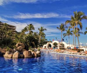 Barceló Puerto Vallarta alberca fotos