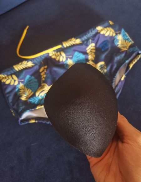 traje de baño para hombre con soporte