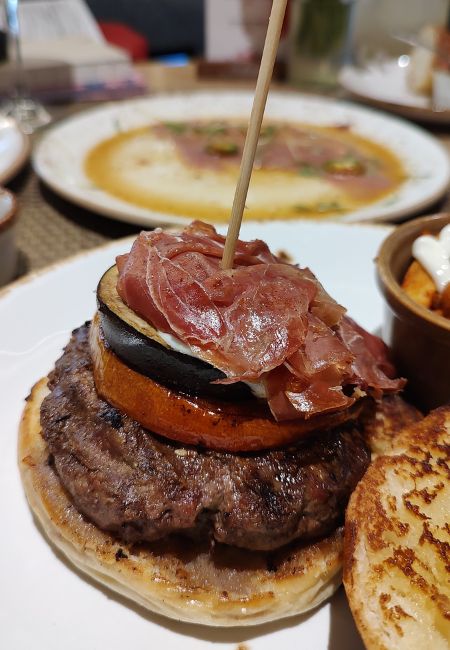 hamburguesa con jamón serrano