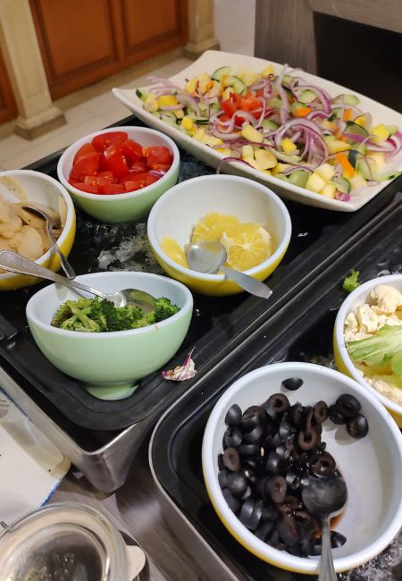 mariscada hotel fiesta americana ensaladas