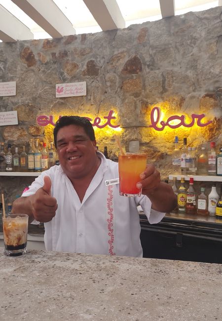 bartender las brisas acpulco leonardo