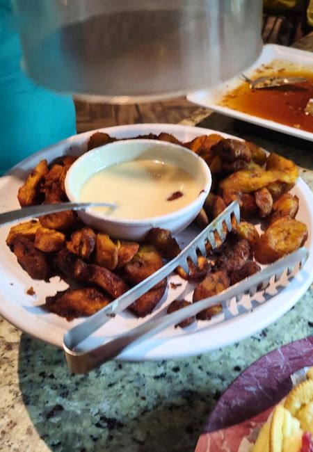 buffet la vaka satelite platanos fritos