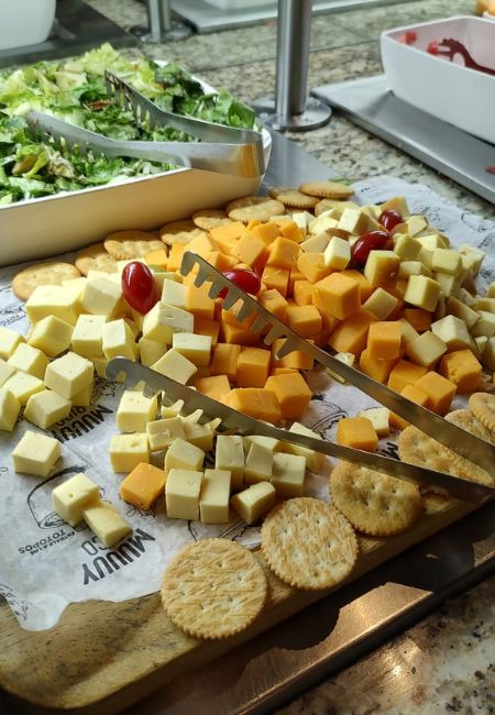 buffet la vaka satelite platillos quesos