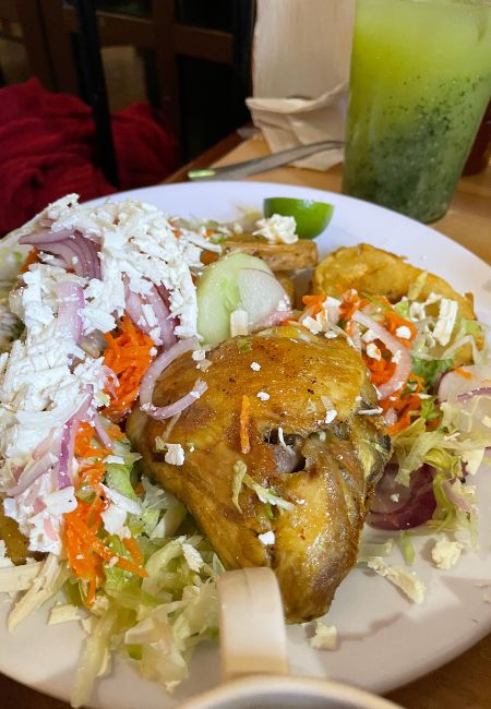 Cenaduria-Chayito-Pollo-a-la-Plaza