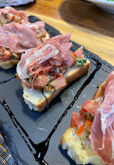totos-cucina-italiana-mazatlan-bruschettas